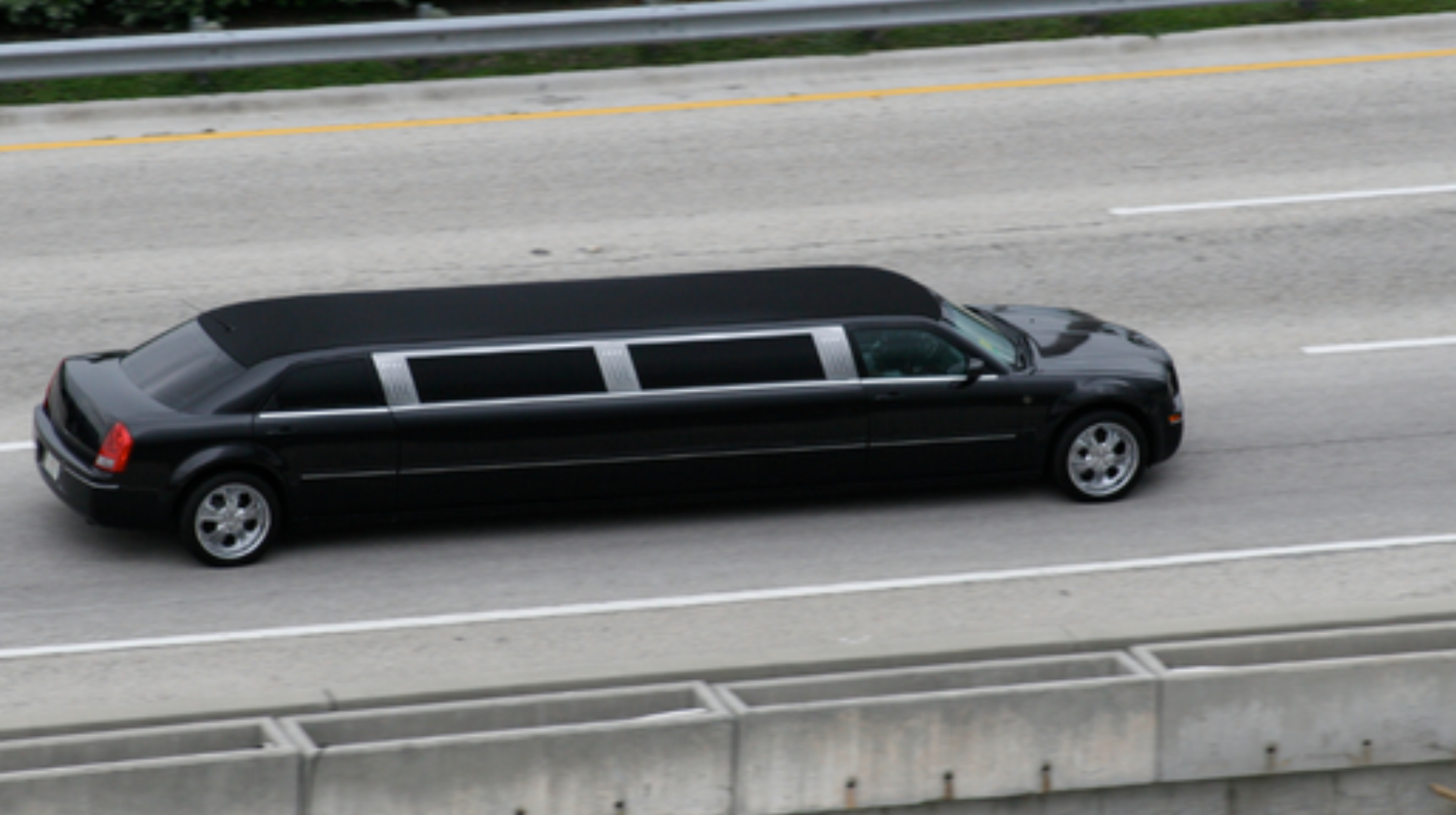 Black limousine in New Lenox, Illinois, Stop and Go Airport Shuttle