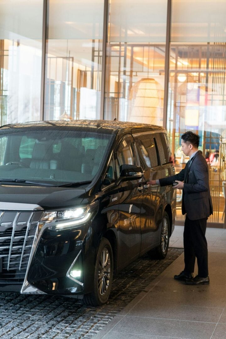 Stop & Go Limo airport shuttle service