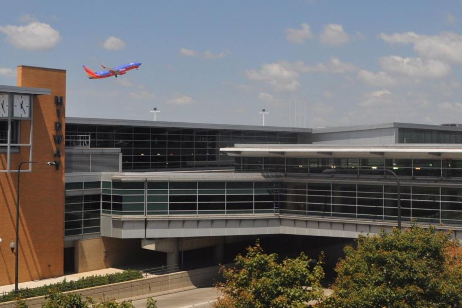 Stop and Go Airport Shuttle vehicle ready for New Lenox airport pickup